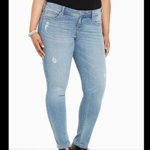Torrid Luxe Skinny Blue Denim Light Wash Distressed Jeans 24 Regular